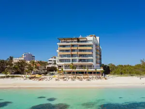 The Fives Oceanfront Puerto Morelos