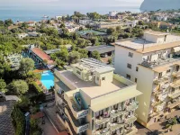 Hotel Gardenia Sorrento, Ascend Hotel Collection Отели рядом с достопримечательностью «Пляж Леонеллис»