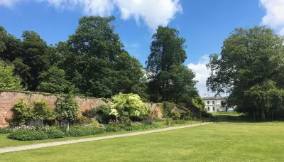 Ballyscullion Park Courtyard Cottages Hotel dekat Magherafelt Free Presbyterian Church