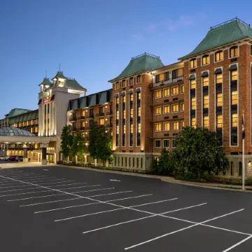 Crowne Plaza LOUISVILLE AIRPORT EXPO CTR by IHG Отели рядом с достопримечательностью «Сикс Флэгз Кентакки Кингдом»