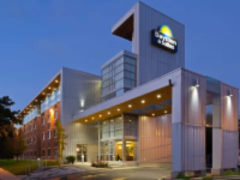 デイズ イン & スイーツ バイ ウィンダム ミルウォーキー ミルウォーキーのホテル