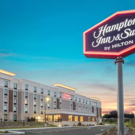 Hampton Inn & Suites Newburgh - Stewart Airport