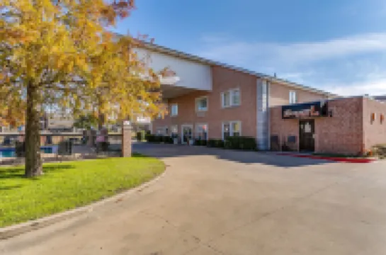 Baymont by Wyndham Willow Park Hotels in Willow Park