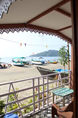 Lira Beach Place Отели в г. Мапуса