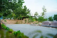 Camp Lù Yīng Hotel dekat Japanese Villacg