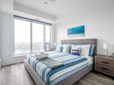Beautiful Views! High Rise Condo w Balcony