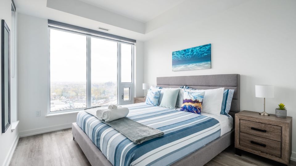 Beautiful Views! High Rise Condo w Balcony