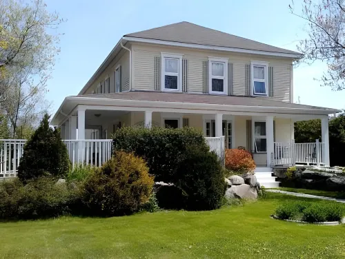 Auberge d'Anjou-Sūrya Café Hotels in Bathurst