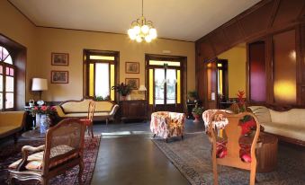 10. Hotel Ro..