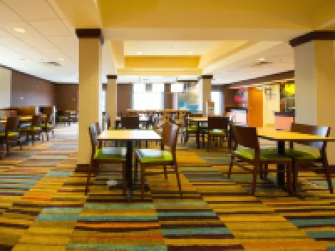 フェアフィールド イン & スイーツ バイ マリオット コーディール コーディールのホテル