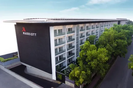 Marriott Suites Pune Отели рядом с достопримечательностью «ИСККОН НВКК Пуна»
