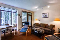 Snowater Condo #28 - Ground Floor - Sleeps 4