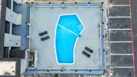 GuestHouse Extended Stay Laredo - Pools