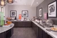 Hampton Inn and Suites Augusta/Washington Road I-20 - Breakfast