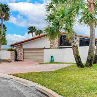 Cocoa Beach House on Banana River Walk to Ocean! Hotel Exterior