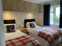 Peaceful setting within walking distance of coast and local pub.  Dog friendly. Hotel di Holt