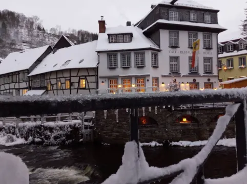 Relax (sauna) in a centuries-old half-timbered house, idyllic a. D. Rur in the middle of Altstadt