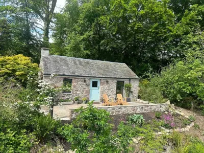 Charming stone Bothy at Loch Lomond Hotels in 