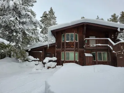 Condo in the woods Yellowstone, Golf, swimming, boating, snowmobiling Hotels in der Nähe von Pinecone Playhouse at Mack's Inn Resort