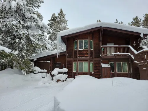 Condo in the woods Yellowstone, Golf, swimming, boating, snowmobiling