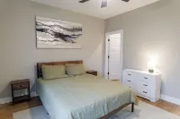 Delightful modern duplex apartment well located in welcoming South Broad Ripple