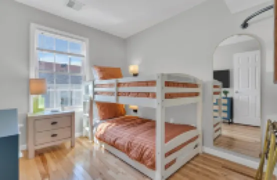 Premium Linens & Towels Provided, Walk to Beach, 4 Beach Badges