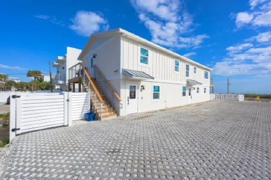 The Coziest Studio by the Sea!