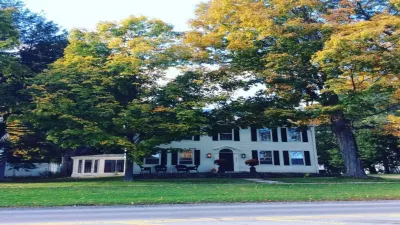 Miner Cottage-Historic Antique Home just steps from the Equinox Resort Orvis附近的飯店