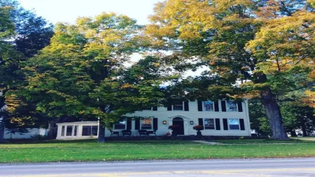 Miner Cottage-Historic Antique Home just steps from the Equinox Resort