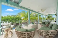 Luxurious 3-bedroom home with Pool and Dock in Key Colony Beach
