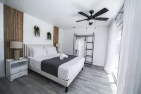 Paradise House 12 guest, private pool, 2 miles from white sand beach