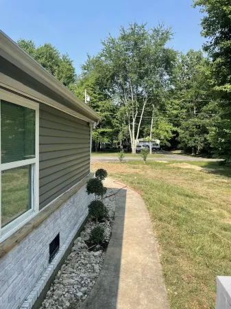 Beautiful Serenity on 1.26 acres 20 min from Downtown