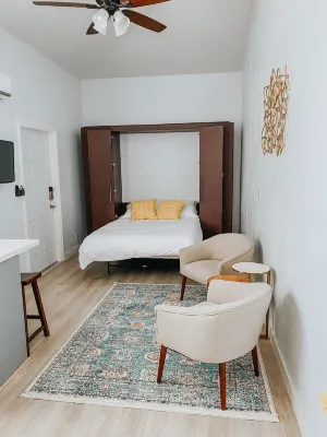 Renovated Downtown Hollywood Efficiency/1 Bath Hotels near 7-Eleven