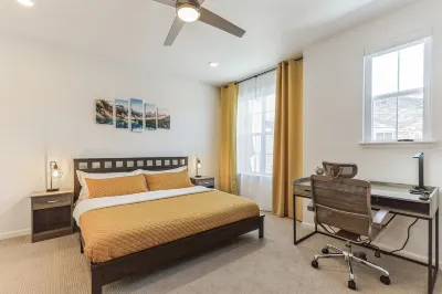 Luxury Brand New Townhouse, family and pet friendly Hotels in der Nähe von Redstone Skate Park