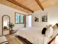 Charming, updated Cabin in The Hideout Hotels in Lake Ariel