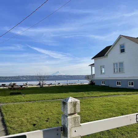 Point Robinson Lighthouse - Keeper's Quarters B
