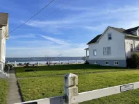 Point Robinson Lighthouse - Keeper's Quarters B Hotels in Vashon