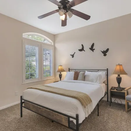 Ahwahnee Hilltop Getaway - large modern home with amazing views