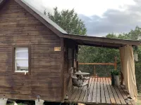 Romantic Cabin: Hot Tub, Pet Friendly, 2m Whitewater, Concierge, Private Driver