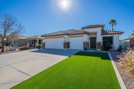 Backyard Paradise in the Valley! Pool/Jacuzzi!