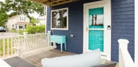 The Loft at Oakland Beach Ask About Off-season Discounts 5 min from Airport.