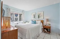 Waterfront Heated Pool-Minutes to Fort DeSoto Beach Downtown Shops & Restaurants