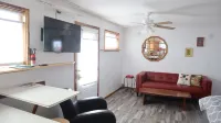 Guest House near Glacier with sunset views