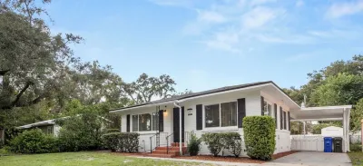 Charming Home Close to Downtown, Fully Renovated Hotels near Lakeland Linder International Airport