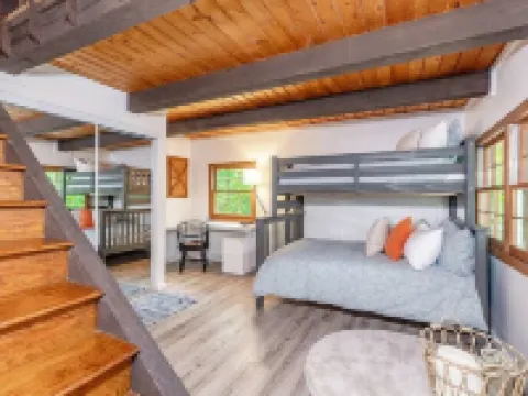 Amazing Chalet Hot Tub Sauna Fire Pit Pet Friendly Hotels in Catheys Creek