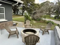 Lakeview house with old Florida feel close to everything fun in Central Florida