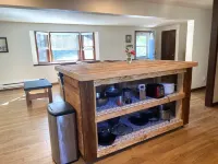 Quick access to state parks & bike trails. Giant backyard, pet-friendly! 라포트 호텔