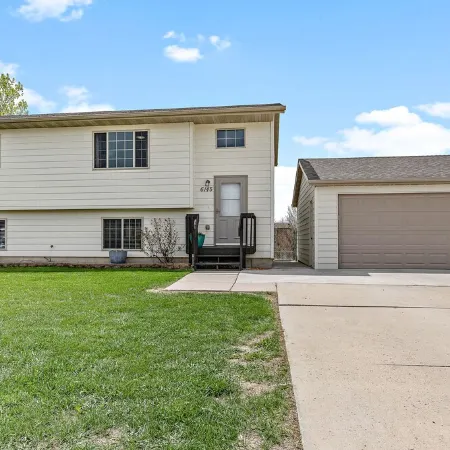 Close to Airport! Newly updated home! Great neighborhood!