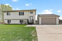 Close to Airport! Newly updated home! Great neighborhood! - 3-Star