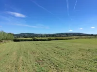 Large Detached "upside Down" Barn, dog friendly with 1 acre enclosed paddock. 惠靈頓酒店